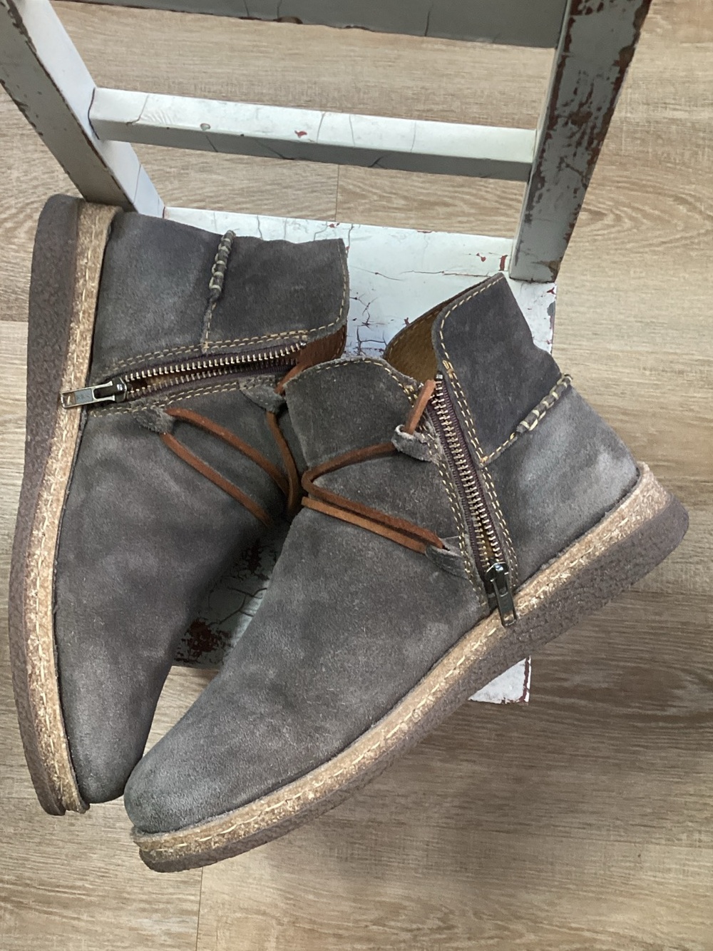 Born Clayn Suede Ankle Boots in Distressed Gray w/ Brown Leather Wrap W11 - Picture 5 of 10